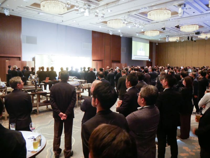 会場には約700人の業界関係者などが参加した