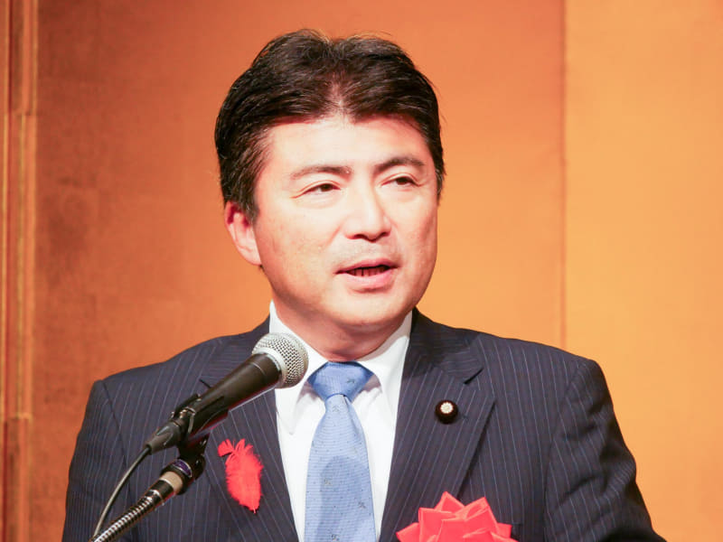 経済産業省の古賀友一郎副大臣