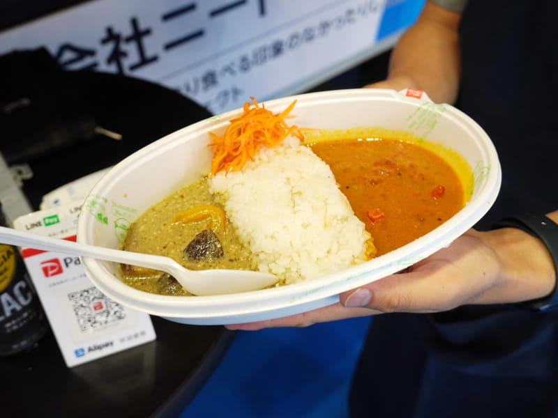ながさきの魚を使ったカレー。今回提供しているのは、会場では鯛のアラで出汁をとったものだが、太刀魚やサバなどを使う場合もあり、また違った味わいになるとか。