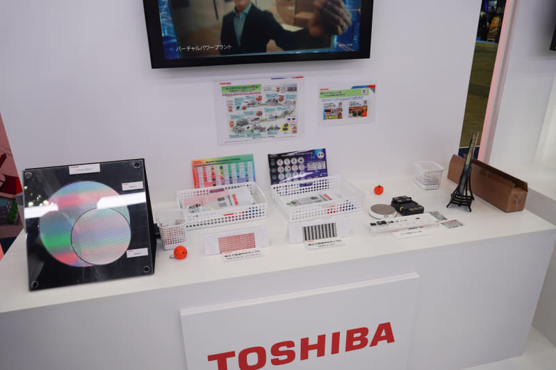 東芝は半導体製造のプロセスを展示