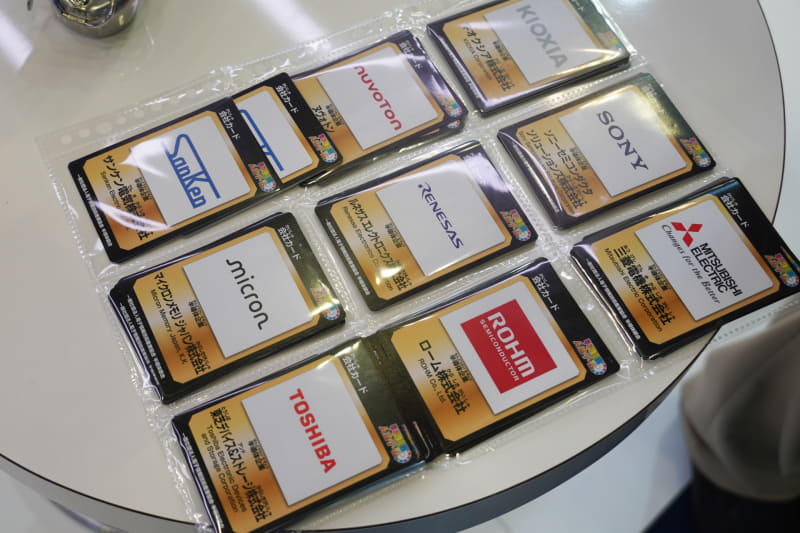 どこに剣を刺して黒ひげが飛び出したところの「あなたが入社するかもしれない企業」のカードがもらえ、裏面には企業情報が振りがな付きで書いてある