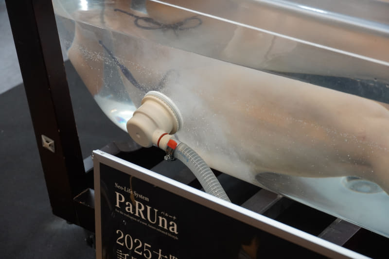 ミラバスはマイクロバブルの力で洗浄するため、スイッチオンするとマイクロバブルで水が白くなってくる