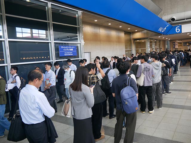 例年、最終日は混雑するが、朝には入場列ができていた。