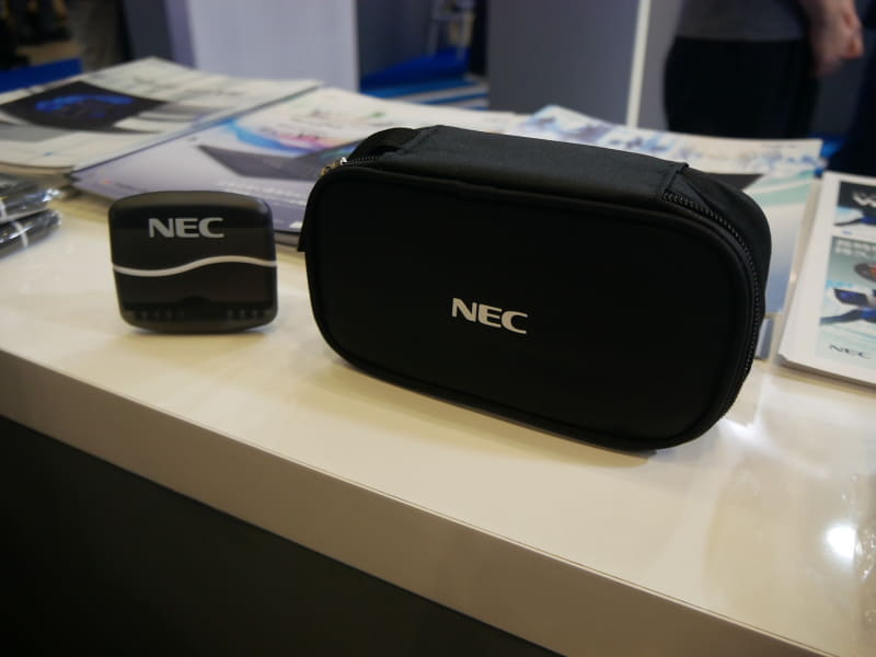 ポーチやクリーナーもプレゼントした