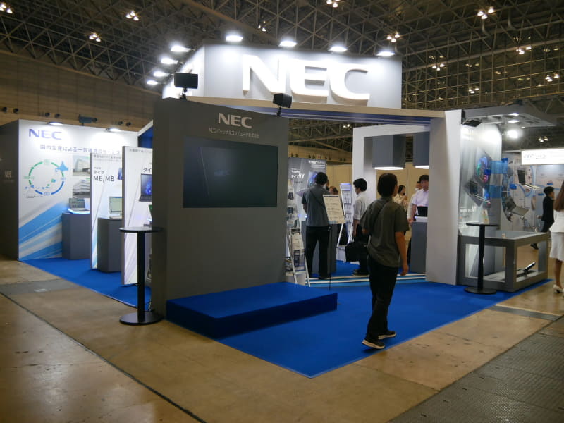 CEATEC 2025のNECパーソナルコンピュータのブース。法人向けPCに特化した展示は初めてになる