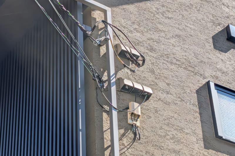 工事は滞りなく進み、1時間ほどで終了。新たにもう1本光ファイバーが引き込まれた