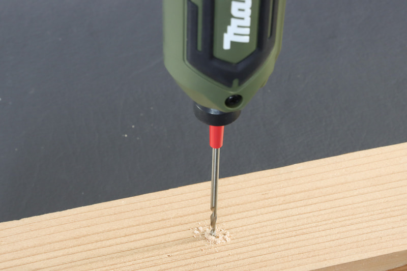 回転させるとねじ込まれるようにスルスルと入っていく