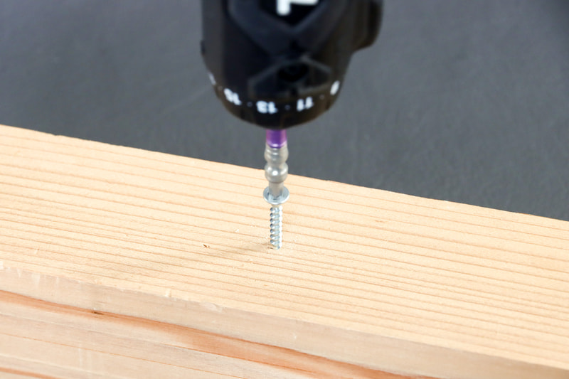 抑える力を弱めにしてみてもカムアウトすることなくネジを締め込んだり緩めたりすることができた