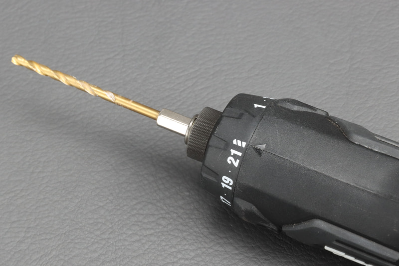 ドリルドライバーはダイヤルをドリルの絵に合わせれば、普通の電動ドリルとして使える