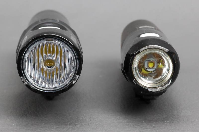 VOLT400（右）との比較。レンズカットがかなりしっかりしている