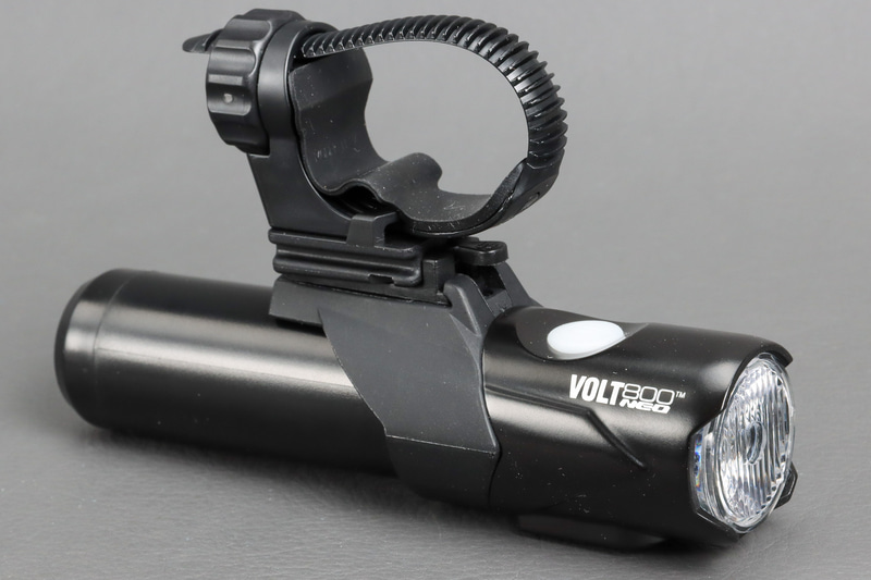 レンズカットの配光を生かしながら吊り下げ取り付けも可能