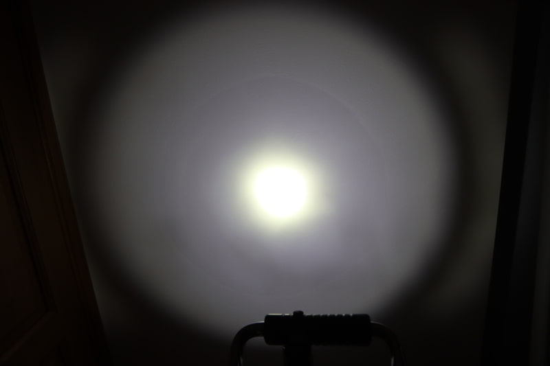 VOLT400の光の形は、単純に丸く、中心だけが明るいというもの