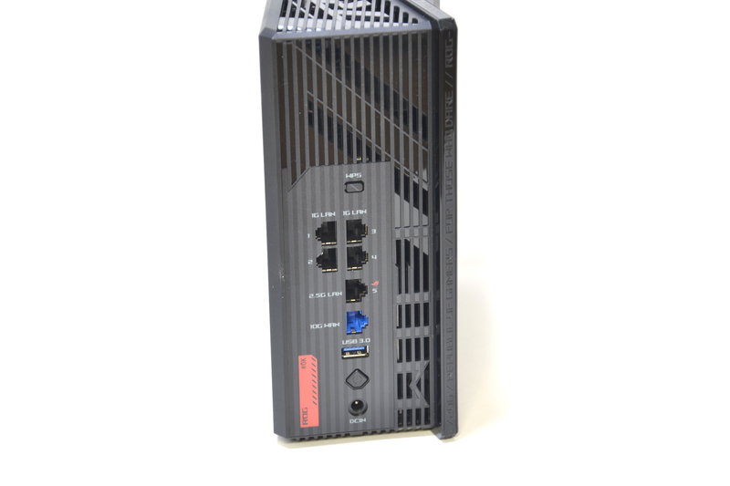 端子類は背面にまとめられている