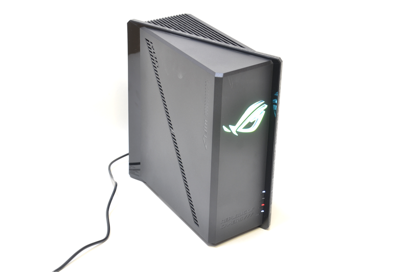 この外見もゲーマーの好みと実用性を反映した結果だろう。「ROG」らしい製品に仕上がっている