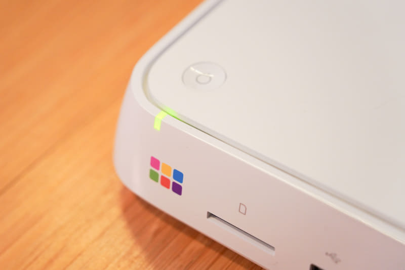 普段は背面のスイッチはオンのままにしておき、本体上部のボタンを使う