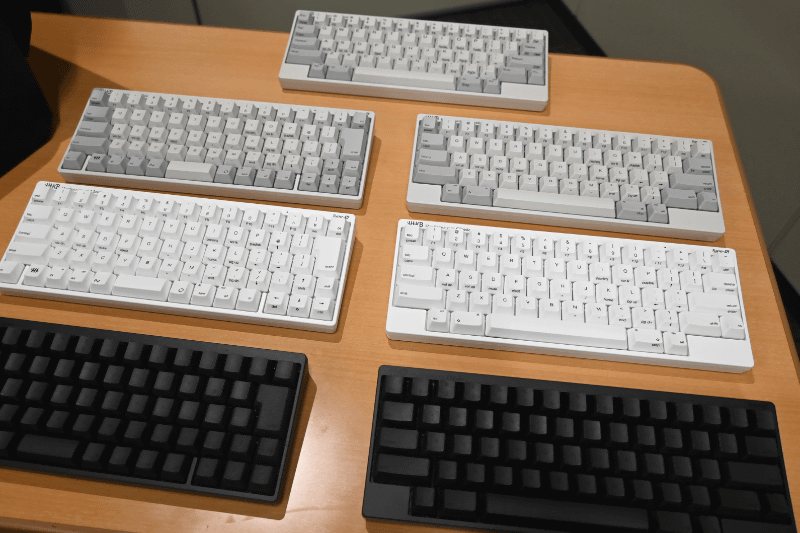 手前から「墨」「雪」「白」の3カラーをラインアップしています。そして、日本語配列とUS配列から選べます