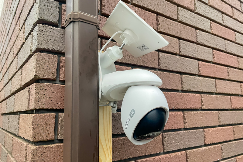 家の北西の角だが1日数時間は日が当たる。1日45分直射日光に当たればいいというので大丈夫なハズ