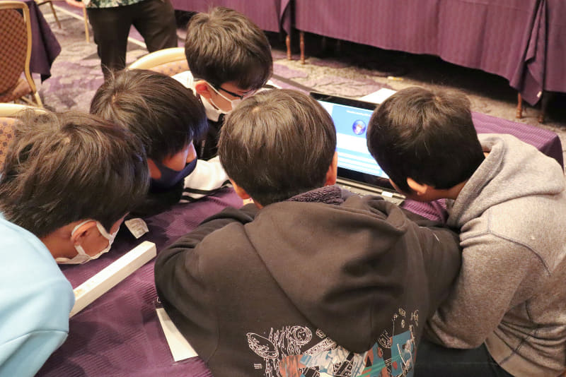 ログイン画面で試行錯誤している様子