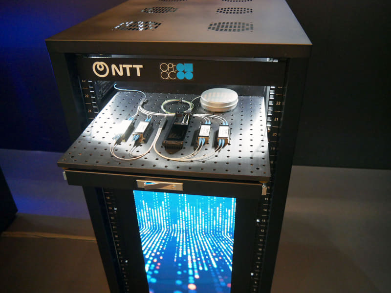 ラック型光量子コンピュータのモデル