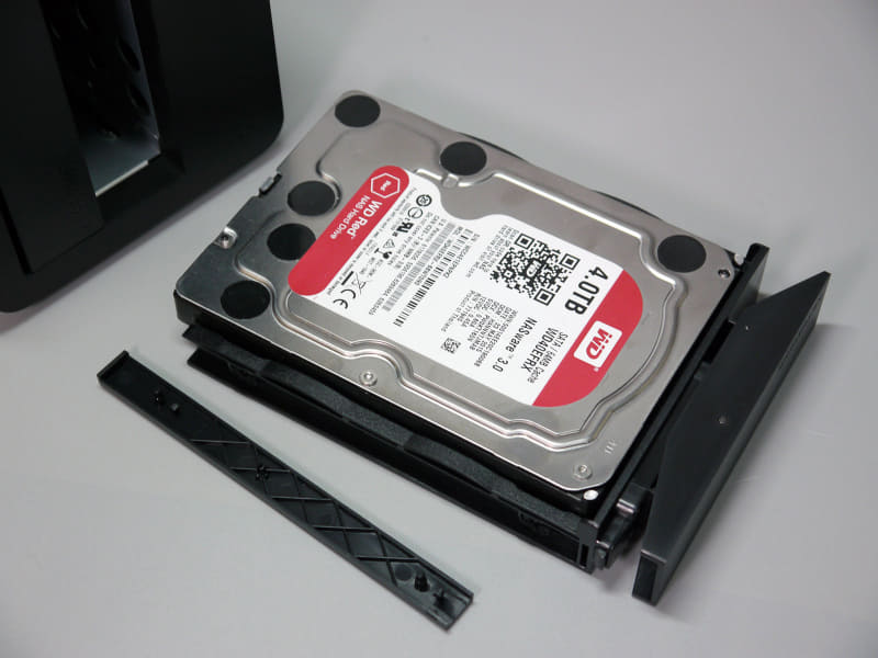 HDDトレイはツールレス