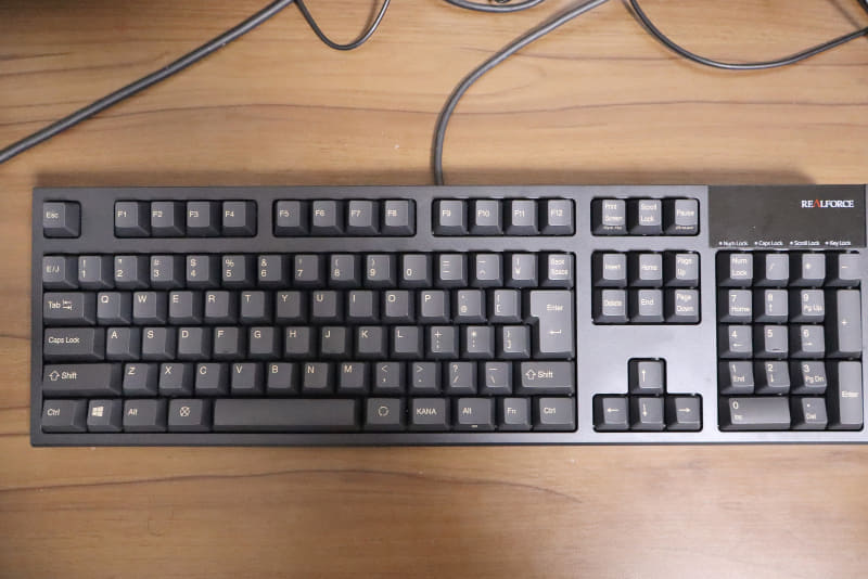 クリーニングが完了したキーボード。間違いなく最初の状態よりキレイになっている