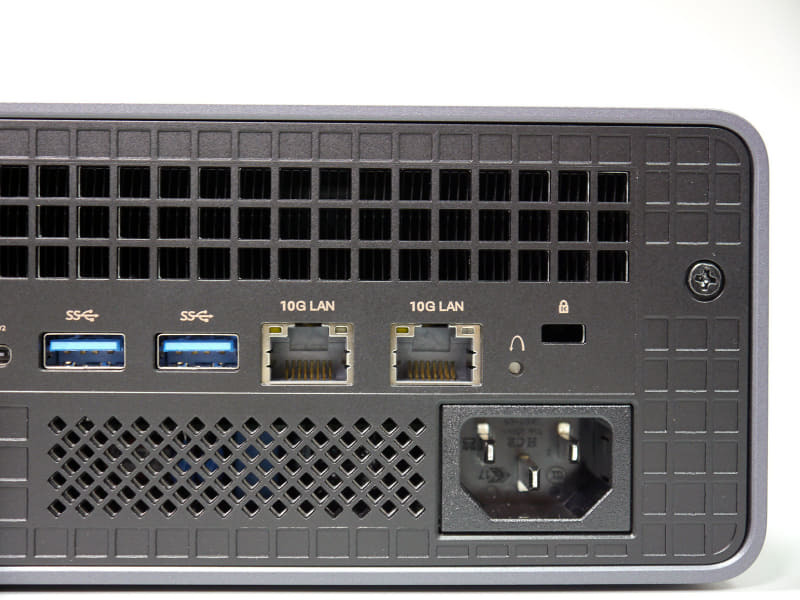 RTL8127採用の10Gbpsポートを2つ搭載