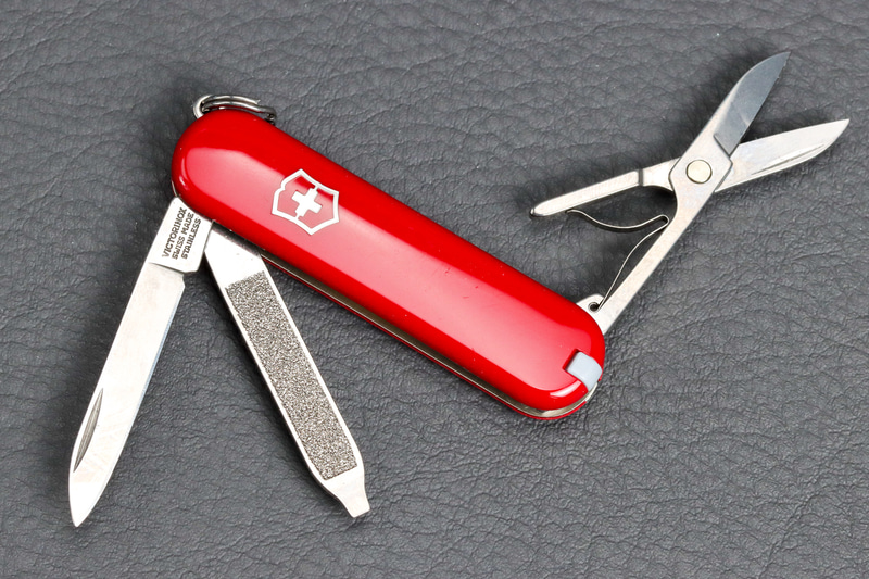 ビクトリノックスのクラシックSD。とても小さなハサミだが、これに助けられたことはかなり多い