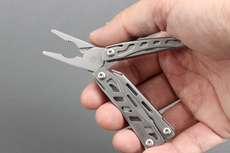 ペンチとしては小さいが、細かい作業はむしろしやすい