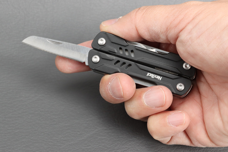 ナイフもちゃんと使えるしよく切れる