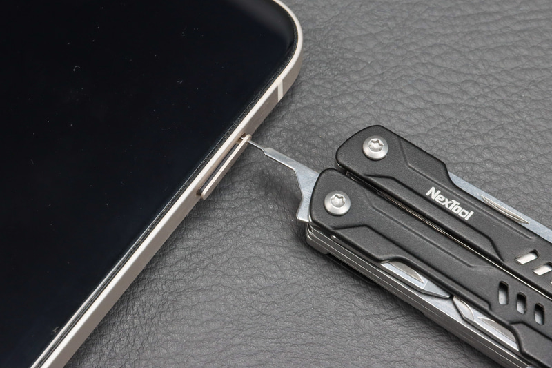 SIMを抜くのに使える、これは便利!!