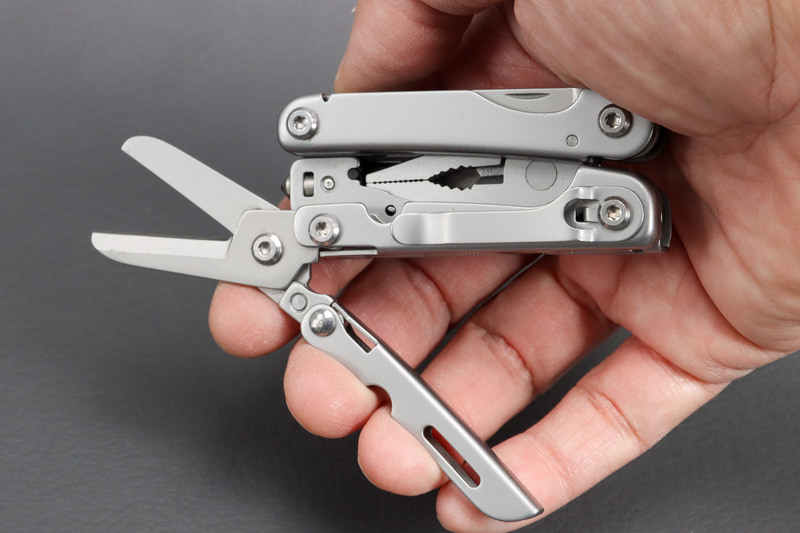 ハサミの状態。手の小さい人には少し持ちにくいかも