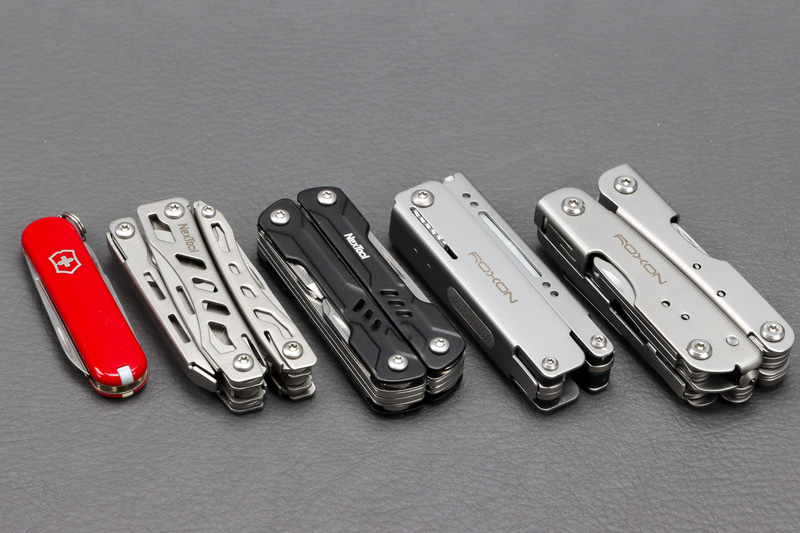 全モデルの大きさを比べてみた。ビクトリノックスの小ささが際立つ