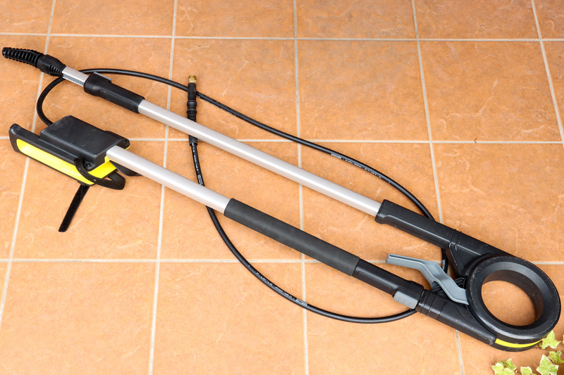 ケルヒャーの高圧洗浄機用オプション「延長パイプ 3.7m」。これがあれば2階の窓も掃除できるハズ