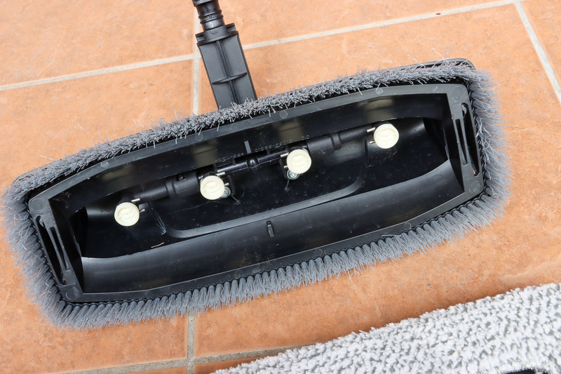 延長パイプ専用のアタッチメント。内側のノズルから水を出し、回りをカバーすることで無駄に水が飛散しないようになっている