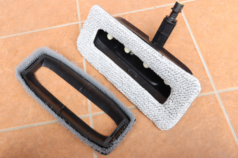 ブラシからクロスに変更可能で、窓掃除にはこちらを使った