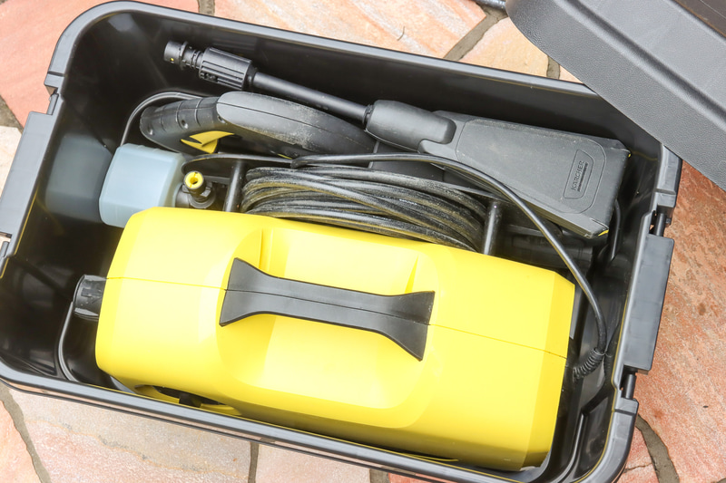 本体やガンに加えて、eco!Booster 120などのオプションも一緒に入れられる