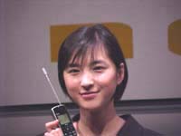 <a href="https://internet.watch.impress.co.jp/www/article/1999/0125/docomo.htm" class="strong bn" target="_blank">「iモード」の発表会の記事</a>に掲載されていた広末涼子さん