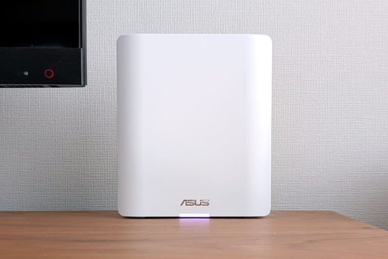 こちらはWi-Fi7環境を整えるために2025年6月に購入して利用していたASUSのWi-Fiルーター「RT-BE18000」。10GbE対応WAN/LANポートを備える製品だが、購入当初は10ギガ回線がなかったため本領を発揮できていなかった