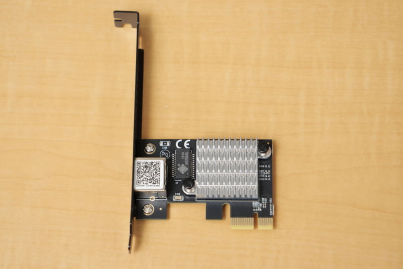 購入した10GbE LANカード。基板は幅が65mm、高さが45mmと、10GbE LANカードとは思えないほど小さい