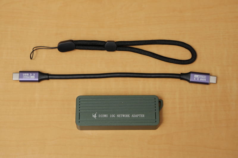 ノートPC用に購入した10GbE LANアダプター。本体とUSB Type-Cケーブル、ストラップが付属していたが、ドライバーは付属していなかった