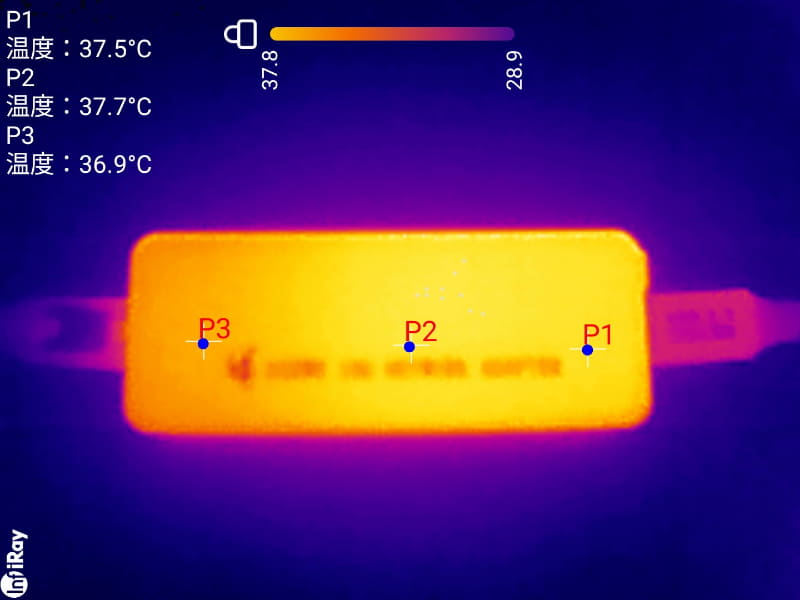 デスクトップPC間での速度検証を行っている場合でも温度は40℃を下回っており、発熱はかなり少ない。本体を触っても熱くなく、非常に使いやすい