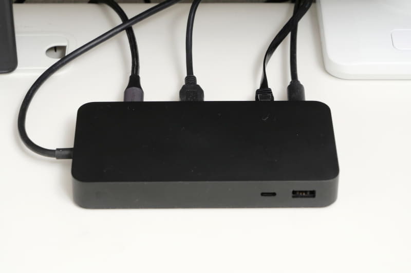 こちらが利用しているMicrosoftの「Surface Thunderbolt 4 ドック」