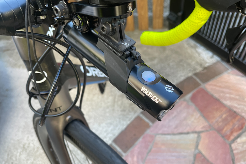 吊り下げ取り付けでもボタンが見えるので、ダブルクリック操作がメチャやりやすくなった!!