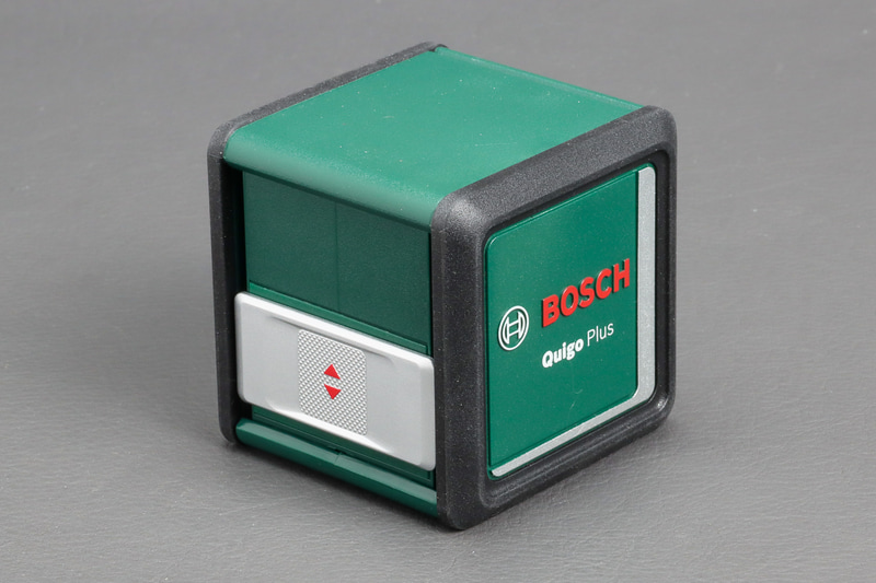 本体、三辺とも65mmの立方体