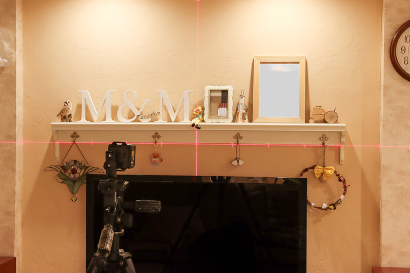 以前DIYで作った棚。目盛りを合わせてみるとちゃんとセンターに水平に取り付けられているのが分かる