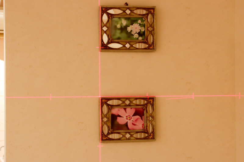 フォトフレームを真っ直ぐ取り付けることも