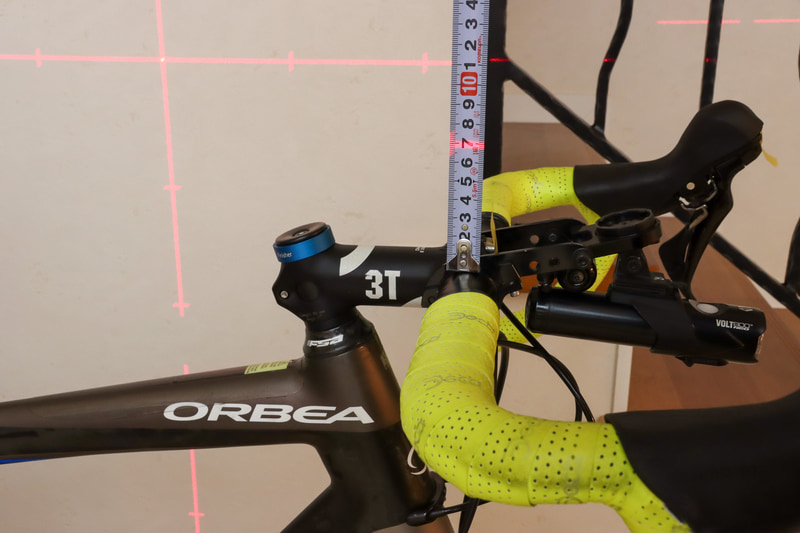 サドル座面からハンドルまでの落差