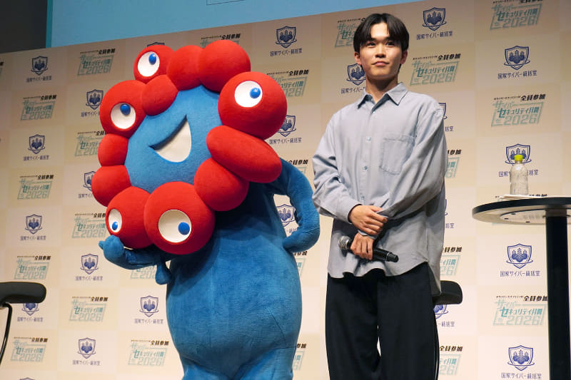 会場の観覧者と一緒に考えるミャクミャク