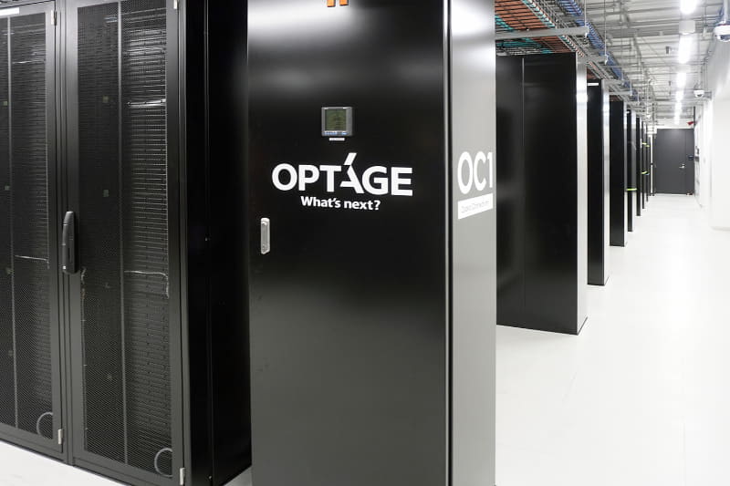 オプテージの「OC1」内部に設置されたラック