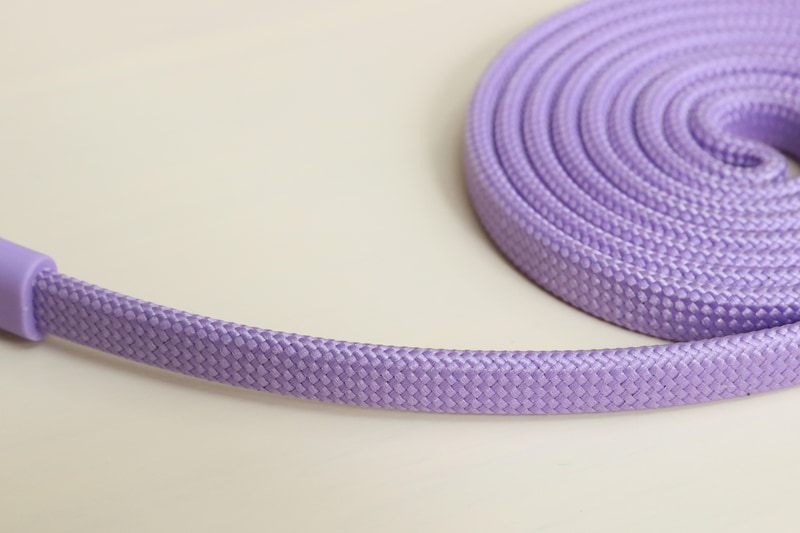 被覆はナイロンの編み込み素材